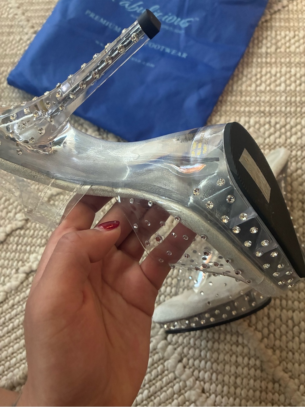 Bodybuilding competition Heels is suitable for US8 and it’s tight - Picture 5 of 7